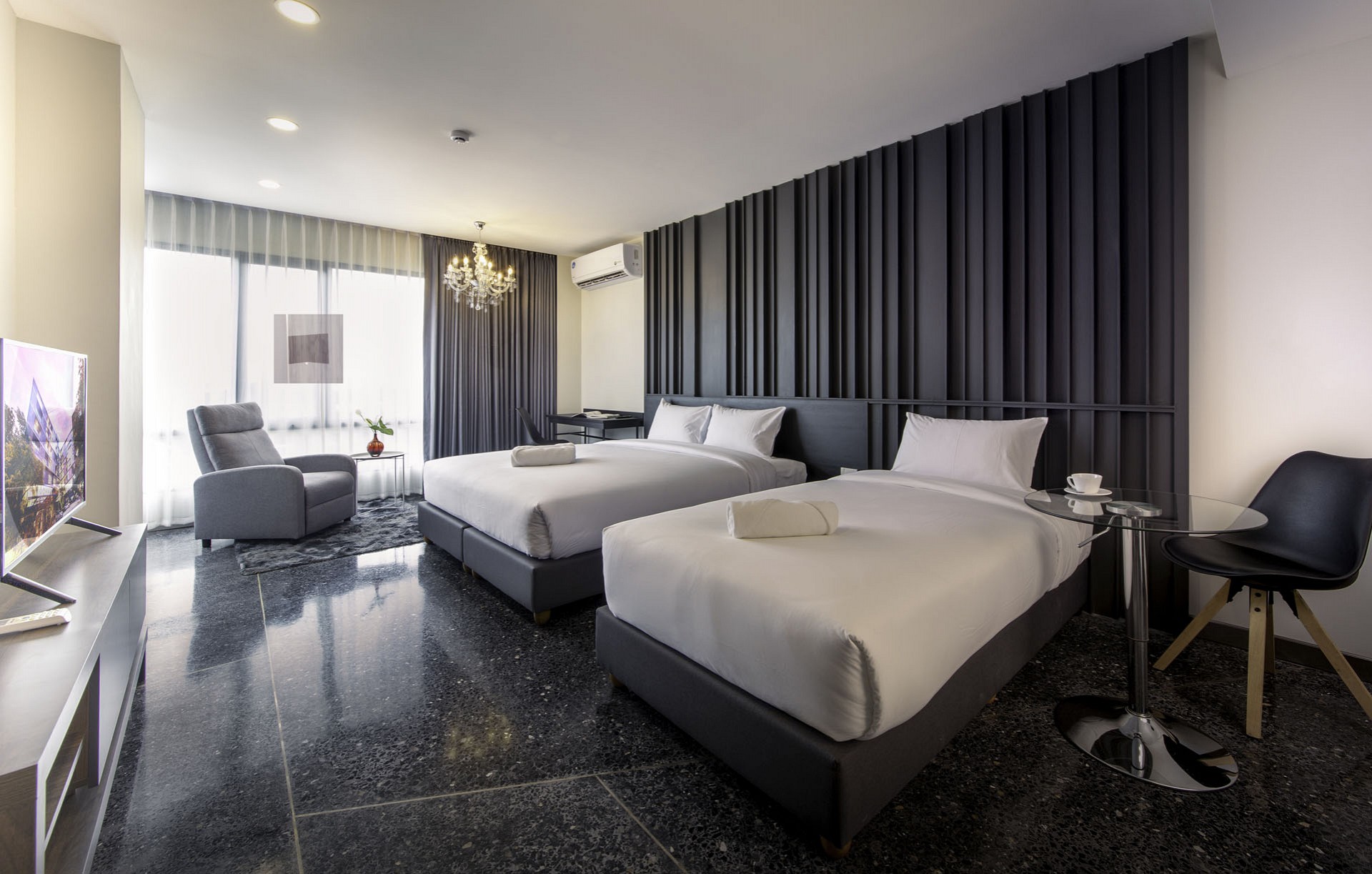 Deluxe Family Room